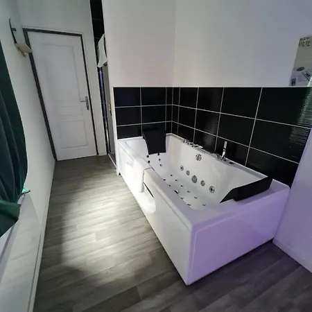Ng Prestige - Lille I Centre - 121 - Balneo - Kitchenette - Terrasse - Wifi - Netflix